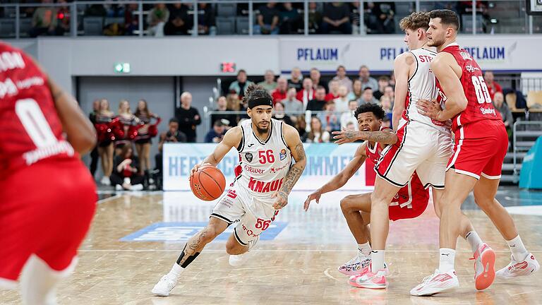 Jhivvan Jackson (am Ball) wusste früh, dass er mal Basketball-Profi werden will.