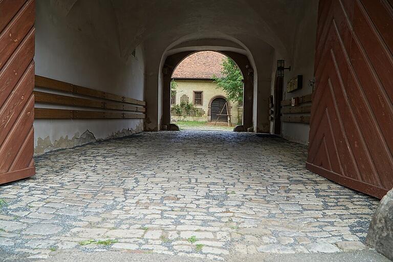 Der Durchgang in den Innenhof soll einen Windfangcharakter erhalten