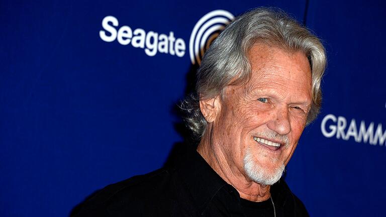 US-Musiker Kris Kristofferson wird 85 - Kristofferson schrieb einen Hit nach dem anderen, darunter „Sunday Morning Coming Down” und „Help Me Make It Through the Night”. US-Musiker Kris Kristofferson wird 85 - Kristofferson schrieb einen Hit nach dem anderen, darunter „Sunday Morning Coming Down” und „Help Me Make It Through the Night”.