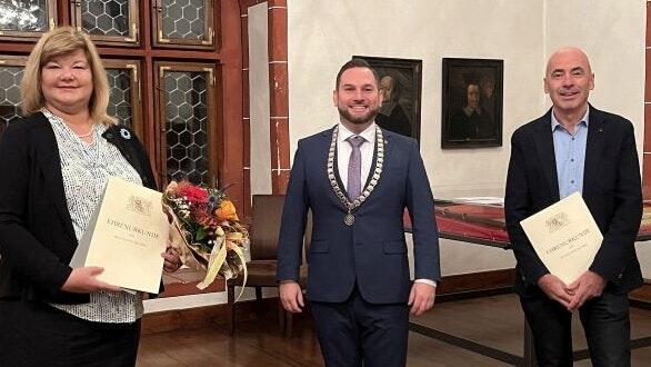 40 Jahre im öffentlichen Dienst: Barbara Dill, Bürgermeister Matthias Bielek und Thomas Mayer (von links).