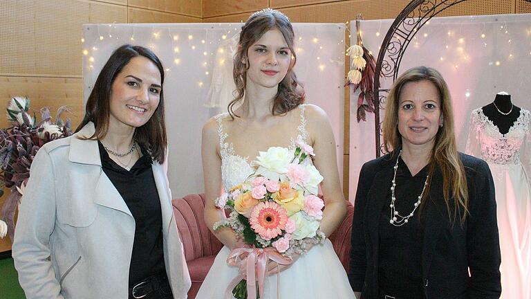 Das Team von 'Le Belle- Brautmode &amp; Abendmode' war auf der Messe vertreten.