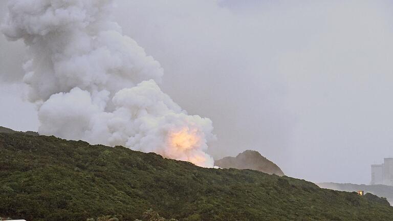 Japans Raketentest Epsilon S nach „Verbrennungsanomalie“ gestoppt       -  Erneut geht ein Triebwerk für die japanische Kleinrakete Epsilon S in Flammen auf.