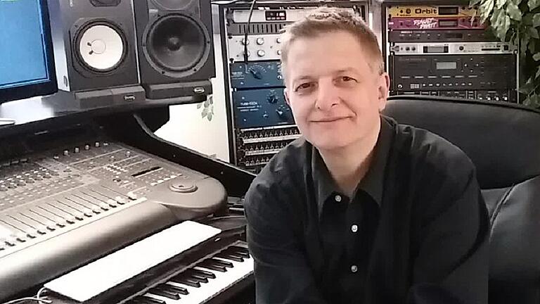 Der aus Haßfurt stammende Musiker, Komponist und Produzent Felix Weber in seinem eigenen Tonstudio im US-amerikanischen Columbus. Der aus Haßfurt stammende Musiker, Komponist und Produzent Felix Weber in seinem eigenen Tonstudio im US-amerikanischen Columbus.