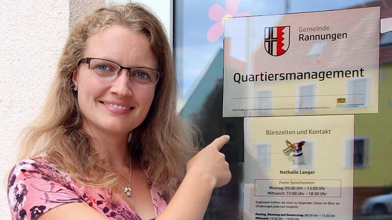 Nathalie Langer ist die neue Quartiersmanagerin der Gemeinde Rannungen. In der jüngsten Sitzung des Gemeinderates stellte sie sich vor. Ihr Büro hat sie in dem früheren Ladengeschäft an der Einmündung der Raiffeisen- in die Hauptstraße. Dieter Britz - Nathalie Langer ist die neue Quartiersmanagerin der Gemeinde Rannungen. In der jüngsten Sitzung des Gemeinderates stellte sie sich vor. Ihr Büro hat sie in dem früheren Ladengeschäft an der Einmündung der Raiffeisen- in die Hauptstraße. Dieter Britz Nathalie Langer ist die neue Quartiersmanagerin der Gemeinde Rannungen. In der jüngsten Sitzung des Gemeinderates stellte sie sich vor. Ihr Büro hat sie in dem früheren Ladengeschäft an der Einmündung der Raiffeisen- in die Hauptstraße. Dieter Britz - Nathalie Langer ist die neue Quartiersmanagerin der Gemeinde Rannungen. In der jüngsten Sitzung des Gemeinderates stellte sie sich vor. Ihr Büro hat sie in dem früheren Ladengeschäft an der Einmündung der Raiffeisen- in die Hauptstraße. Dieter Britz
