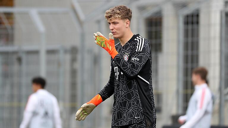 Johannes Schenk aus Donnersdorf – im Bild bei einem Regionalligaspiel für den FC Bayern München II gegen die Würzburger Kickers – ist derzeit an Drittligist Preußen Münster ausgeliehen. Johannes Schenk aus Donnersdorf – im Bild bei einem Regionalligaspiel für den FC Bayern München II gegen die Würzburger Kickers – ist derzeit an Drittligist Preußen Münster ausgeliehen.