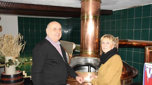 Die beiden Geschäftsführer Heribert Wachtl und Barbara Apfelbacher haben die Gaststätte 1999 gekauft und um die Erlebnis-Brauerei erweitert, jetzt wollen sie erneut investieren. Foto: Ralf Ruppert - Die beiden Geschäftsführer Heribert Wachtl und Barbara Apfelbacher haben die Gaststätte 1999 gekauft und um die Erlebnis-Brauerei erweitert, jetzt wollen sie erneut investieren. Foto: Ralf Ruppert Die beiden Geschäftsführer Heribert Wachtl und Barbara Apfelbacher haben die Gaststätte 1999 gekauft und um die Erlebnis-Brauerei erweitert, jetzt wollen sie erneut investieren. Foto: Ralf Ruppert - Die beiden Geschäftsführer Heribert Wachtl und Barbara Apfelbacher haben die Gaststätte 1999 gekauft und um die Erlebnis-Brauerei erweitert, jetzt wollen sie erneut investieren. Foto: Ralf Ruppert