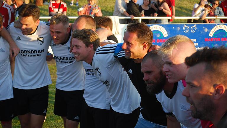 Impressionen vom Relegationssieg des FC Bad Brückenau über die SG Gräfendorf.       -  Impressionen vom Relegationssieg des FC Bad Brückenau über die SG Gräfendorf.