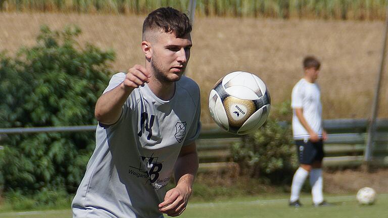 Im vergangenen Jahr hatte Vincent Held noch beim TSV Aubstadt den Ball im Blick. Nun kehrt er zurück zu seinem vorherigen Verein FC Geesdorf, der ihm beim Wechsel nach Aubstadt die Freigabe verweigert hatte.&nbsp;