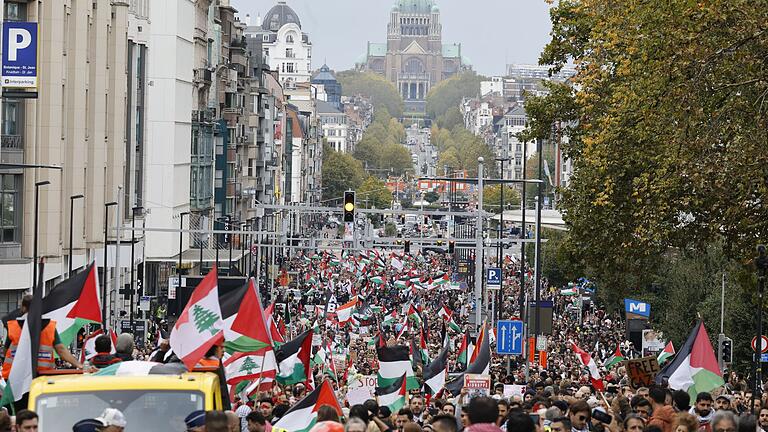 Nahostkonflikt - Protest in Brüssel       -  &bdquo;Die Massaker im Libanon und die regionale Eskalation müssen gestoppt werden&rdquo;, hieß es etwa von den Organisatoren.