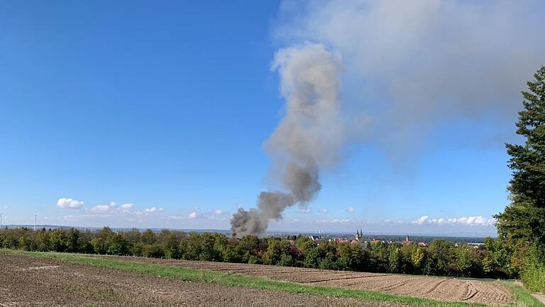 Die Rauchsäule über Gerolzhofen war weithin sichtbar.