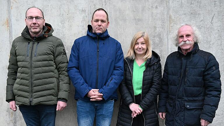 Die neue Vorstandschaft der Schallfelder Jagdgenossenschaft, von links: Jagdvorsteher Stefan Johanni, sein Stellvertreter Stefan Schwab, Kassiererin Anja Müller und Schriftführer Lothar Riedel. Die neue Vorstandschaft der Schallfelder Jagdgenossenschaft, von links: Jagdvorsteher Stefan Johanni, sein Stellvertreter Stefan Schwab, Kassiererin Anja Müller und Schriftführer Lothar Riedel.