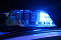 Blaulicht       -  Der ermittelte Autofahrer hat die Tat laut Polizei zugegeben. (Symbolbild)