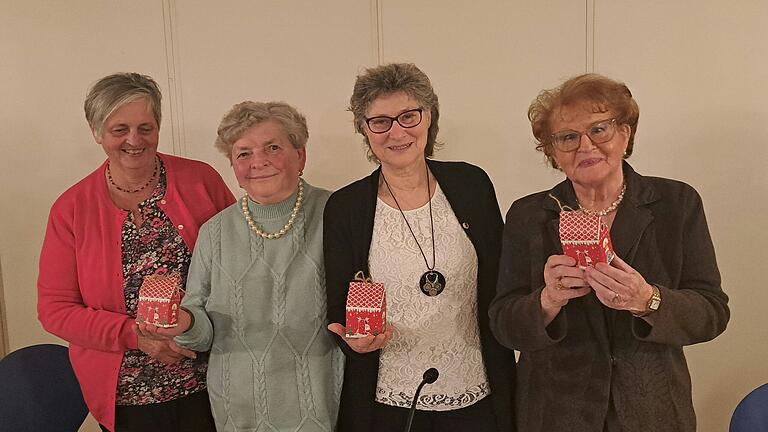 Auf dem Foto Hildegard Mußmächer, Katharina Haidt, Albina Baumann, Gabriele Götz.