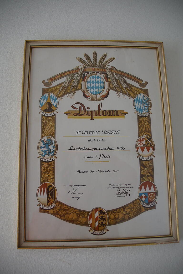Die Braugerste aus Roßstadt holte in den 60er und 70er Jahren regelmäßig Landespreise für ihre hervorragende Qualität. Die Braugerste aus Roßstadt holte in den 60er und 70er Jahren regelmäßig Landespreise für ihre hervorragende Qualität.