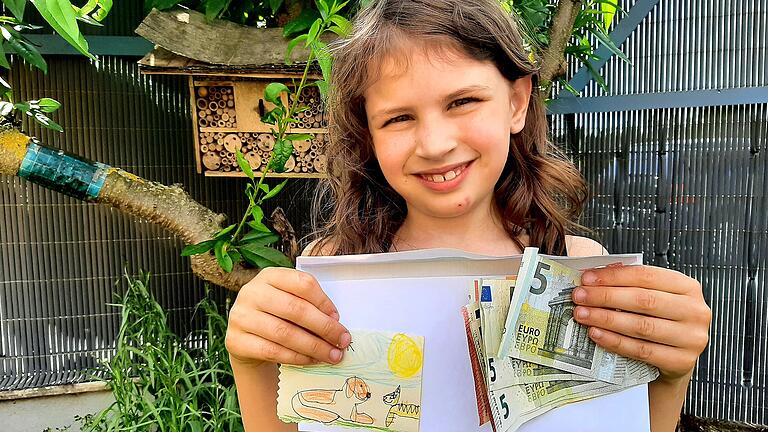 Die siebenjährige Mina Link aus Herschfeld hat ein besonderes Herz für Tiere und möchte mit ihrem Ersparten dem Tierheim Wannigsmühle in deren Not helfen. Und zugleich andere zum Spenden animieren. Die siebenjährige Mina Link aus Herschfeld hat ein besonderes Herz für Tiere und möchte mit ihrem Ersparten dem Tierheim Wannigsmühle in deren Not helfen. Und zugleich andere zum Spenden animieren.