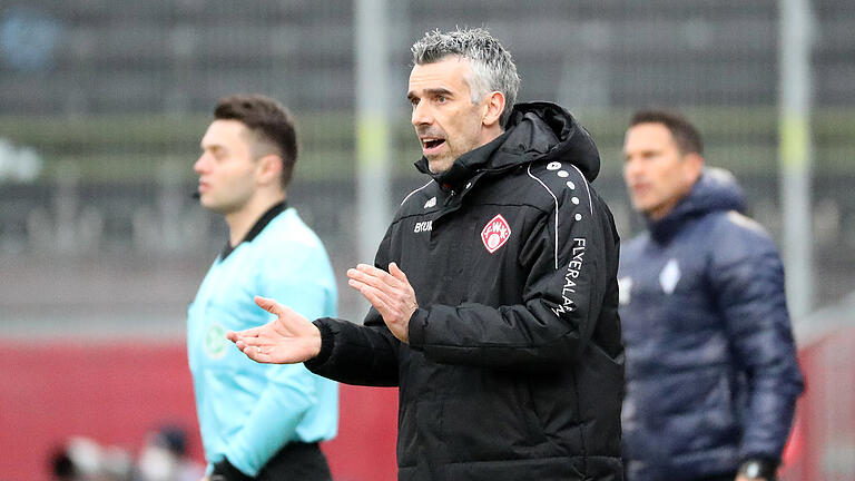 Trainer Danny Schwarz ist mit den Würzburger Kickers zu Gast beim VfL Osnabrück. Trainer Danny Schwarz ist mit den Würzburger Kickers zu Gast beim VfL Osnabrück.