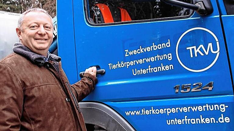 KG-pz TKVU 2 - TKVU-Verbandsvorsitzender Thomas Bold an einem der neuen Fahrzeuge, die angeschafft wurden. Foto: Paul Ziegler KG-pz TKVU 2 - TKVU-Verbandsvorsitzender Thomas Bold an einem der neuen Fahrzeuge, die angeschafft wurden. Foto: Paul Ziegler
