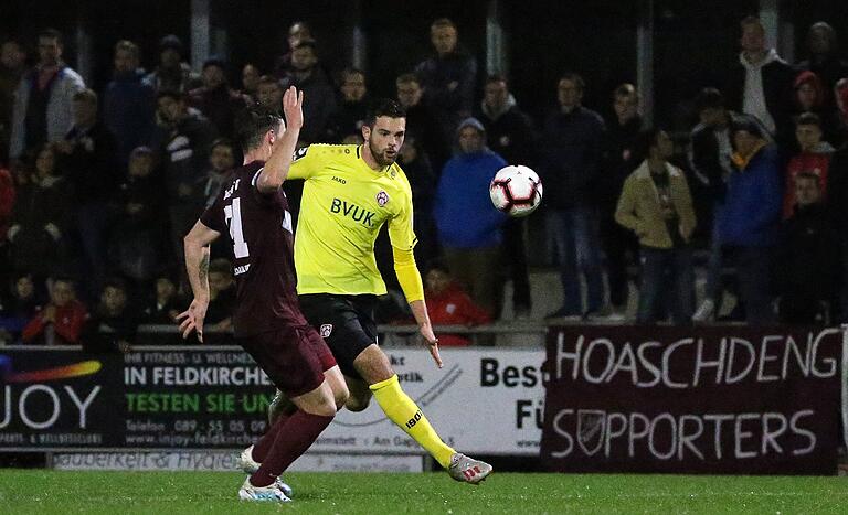 Heimstettens Luca Beckenbauer, Enkel des Fußball-Kaisers, im Zweikampf mit Kickers-Angreifer Luca Pfeiffer. Heimstettens Luca Beckenbauer, Enkel des Fußball-Kaisers, im Zweikampf mit Kickers-Angreifer Luca Pfeiffer.