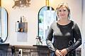 Inhaberin Anne Schneider in ihrem Friseurgeschäft.