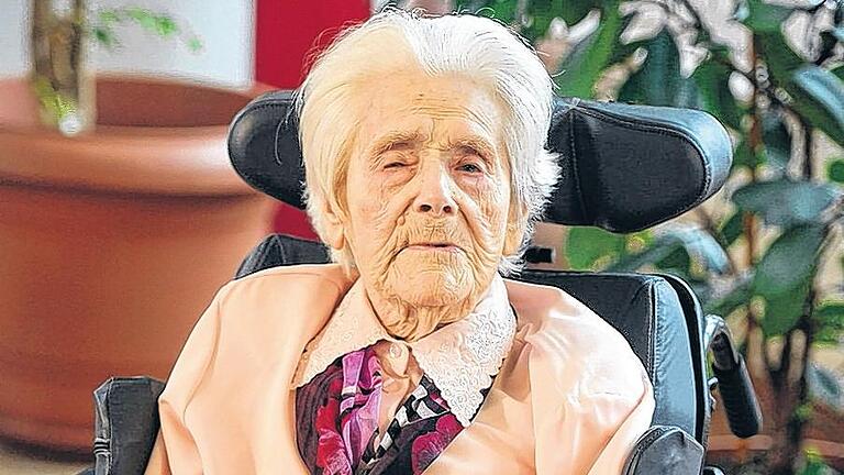Margarete Dannheimer an ihrem 111. Geburtstag: Die alte Dame aus dem mittelfränkischen Neuendettelsau ist die älteste Deutsche. Margarete Dannheimer an ihrem 111. Geburtstag: Die alte Dame aus dem mittelfränkischen Neuendettelsau ist die älteste Deutsche.