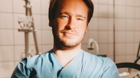 Alexander Bogs aus Würzburg hat den Pflegeberuf nach zehn Jahren an den Nagel gehängt. Alexander Bogs aus Würzburg hat den Pflegeberuf nach zehn Jahren an den Nagel gehängt. 
