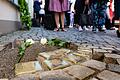 Am Pfingstmontag wurde in Haßfurt vor dem ehemaligen Wohnhaus der jüdischen Familie Rosenthal die ersten Stolpersteine verlegt. Vier weitere Stolpersteine sollen im November dazukommen.