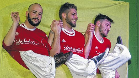 Schwalbenschwanz-Dribbler: Patrick Neidel, Jonas Kalla und Patrick Schmitt. Schwalbenschwanz-Dribbler: Patrick Neidel, Jonas Kalla und Patrick Schmitt.