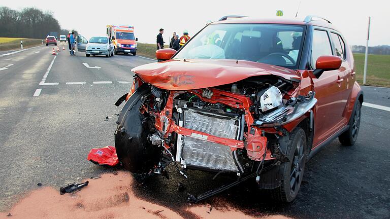 Erst jetzt am 28. Februar war dieser Unfall auf der Kreuzung an der B 22 zwischen Siegendorf und Oberschwarzach&nbsp;von einem 84-jährigen Senior am Steuer verursacht worden. Er hatte beim Überqueren der Bundesstraße einem vorfahrtsberechtigten Auto die Vorfahrt genommen.