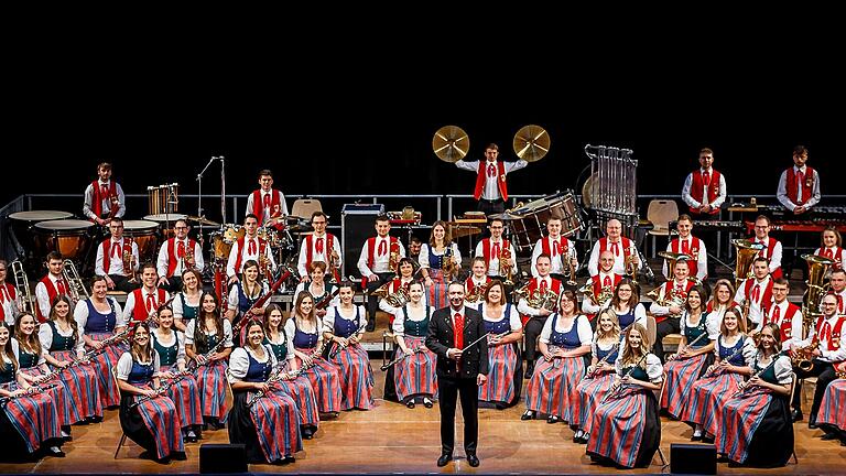 Am dritten Adventswochenende gibt die Musikschule Volkacher Mainschleife ein weihnachtliches Konzert in der Mainschleifenhalle.