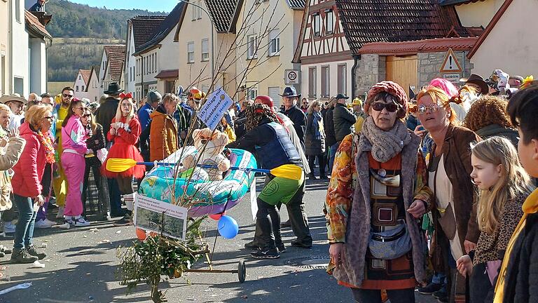 Kanufahren       -  Paddel statt Protest