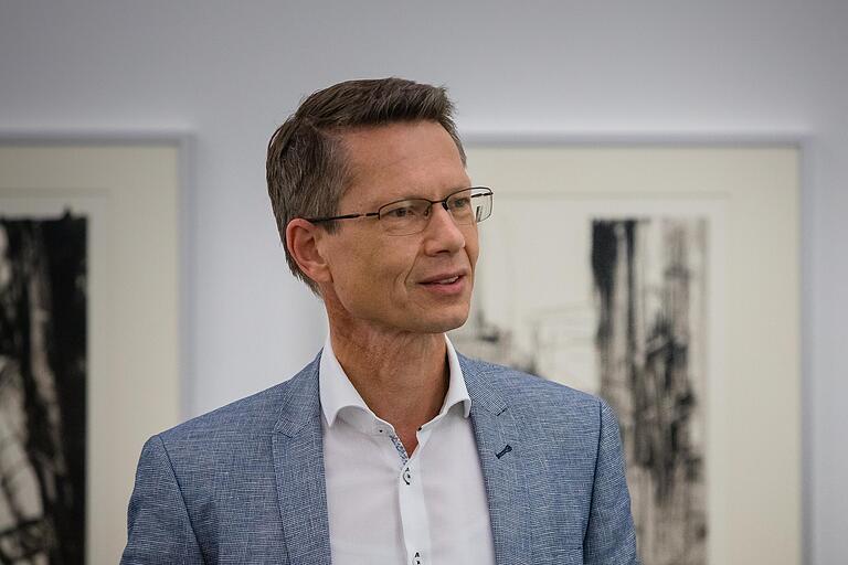 Als 'richtig und sinnvoll' beschreibt Schweinfurts Oberbürgermeister Sebastian Remelé die Aufarbeitung der Stadt im Fall des gekündigten Theatersleiters. Gleichwohl gibt es Kritik am Vorgehen des OB. Als 'richtig und sinnvoll' beschreibt Schweinfurts Oberbürgermeister Sebastian Remelé die Aufarbeitung der Stadt im Fall des gekündigten Theatersleiters. Gleichwohl gibt es Kritik am Vorgehen des OB. 