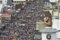 189. Münchner Oktoberfest       -  Viele Besucher: Dicht drängen sich die Wiesn-Gäste in den Gassen zwischen den Zelten und Fahrgeschäften.