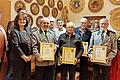 Die geehrten Almrauschschützen Neuwirtshaus: (v.l.) Beate Bauer, Tatjana Reith, Bürgermeister Florian Atzmüller, 1. Schützenmeister Armin Hahn, Joachim Schmitt, Erich Reidinger, Theo Busch, Wolfgang Brust, Ehrenschützenmeister Gerhard Brust, 2. Sc...       -  Die geehrten Almrauschschützen Neuwirtshaus: (v.l.) Beate Bauer, Tatjana Reith, Bürgermeister Florian Atzmüller, 1. Schützenmeister Armin Hahn, Joachim Schmitt, Erich Reidinger, Theo Busch, Wolfgang Brust, Ehrenschützenmeister Gerhard Brust, 2. Schützenmeisterin Heike Kohlhepp.