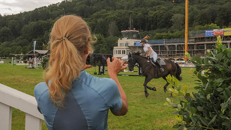 Rakoczy-Reitturnier beim RV Bad Kissingen       -  Noch ist das Turnier-Gebäude für Besucher aufgrund der Sanierungsarbeiten gesperrt. Nächstes Jahr soll der historische Bau aber wieder als Zuschauer-Tribüne für das Rakoczy-Reitturnier zur Verfügung stehen.