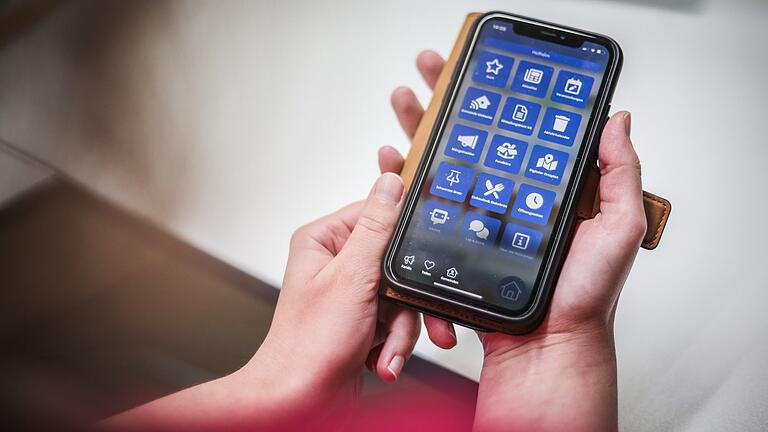 Alles Wissenswerte aus der eigenen Gemeinde: Die Hofheimer Heimat-App steht seit kurzem zur Verfügung.