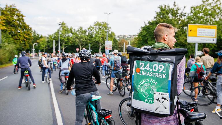 Am Freitag hat die Fridays for Future-Bewegung unter dem Motto #AlleFürsKlima zum globalen Klimastreik aufgerufen. Demonstriert wurde auch in Würzburg (Bild), Schweinfurt, Haßfurt und Bad Neustadt.