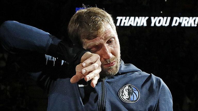 Dallas Mavericks  v San Antonio Spurs       -  Tränen vor der allerletzten NBA-Partie für die Dallas Mavericks: Dirk Nowitzki.