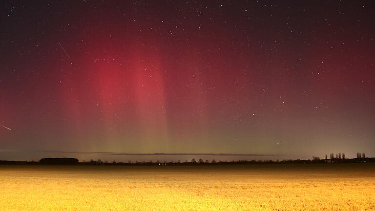 Polarlichter Brandenburg       -  Polarlichter leuchteten in der Nacht auf Montag in Brandenburg.