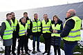 Die Energiewende kann nur mit einem weitergehenden Ausbau der Photovoltaik-Stromerzeugung gelingen. Dies wurde bei einem Besuch der Abgeordneten und Klimaschutzbeauftragten der Unionsfraktion im Bundestag, Anja Weisgerber (Zweite von rechts), zusammen mit Kolitzheims Bürgermeister Horst Herbert (Dritter von rechts), einigen Kreistagskandidaten und Landratskandidat Lothar Zachmann (Dritter von links) beim Unternehmen Belectric Solar &amp; Battery GmbH in Kolitzheim deutlich. Martin Zembsch (rechts), Chief Customer Officer der Firma, war bei der Besichtigung der Freiflächen-Solaranlagen dabei.