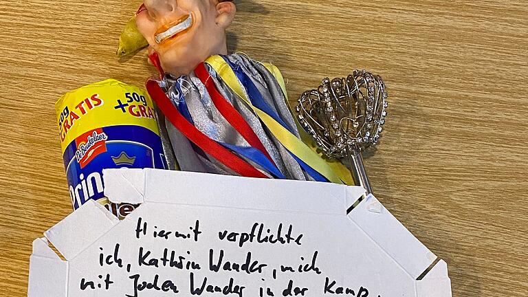 Damit die Hoheiten in Spee es sich nicht noch einmal anders überlegen konnten, hielt Bauer die Bereitschaft von Kathrin Wander schriftlich fest und ließ sie von Zeugen unterzeichnen. Damit die Hoheiten in Spee es sich nicht noch einmal anders überlegen konnten, hielt Bauer die Bereitschaft von Kathrin Wander schriftlich fest und ließ sie von Zeugen unterzeichnen.