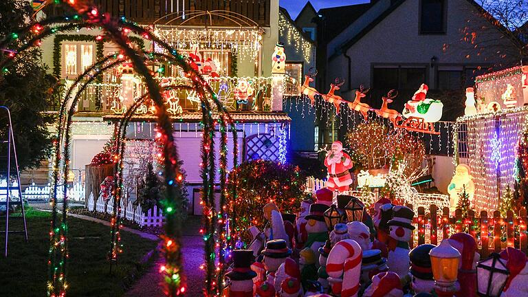 Das Veitshöchheimer Weihnachtshaus leuchtete in Hochzeiten mit bis zu 70.000 Lichtern.&nbsp;