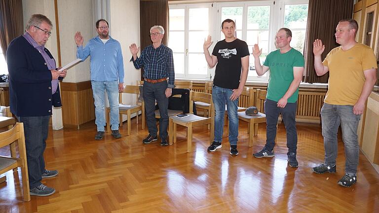 Im Bild: (von links) Bürgermeister Fridolin Link, Steffen Röder, Reinhard Mötzing, Benjamin Markert, Sebastian Keßler und Florian Eckert.