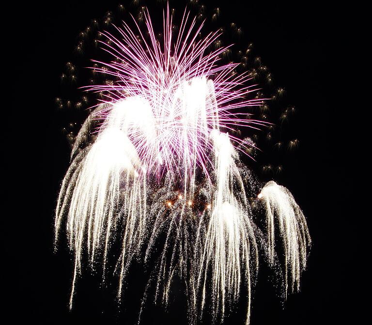 Acht Minuten dauerte am Montagabend das Feuerwerk, das wegen seiner Lautstärke auch in der Kritik stand.