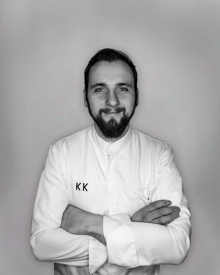 Konstantin Kuntzsch wird im April die Schiffbäuerin im Würzburger Mainviertel übernehmen. Das Lokal heißt dann MiZAR. Der Unterfranke war bis dato der einzige Sternekoch in Halle an der Saale. Konstantin Kuntzsch wird im April die Schiffbäuerin im Würzburger Mainviertel übernehmen. Das Lokal heißt dann MiZAR. Der Unterfranke war bis dato der einzige Sternekoch in Halle an der Saale.