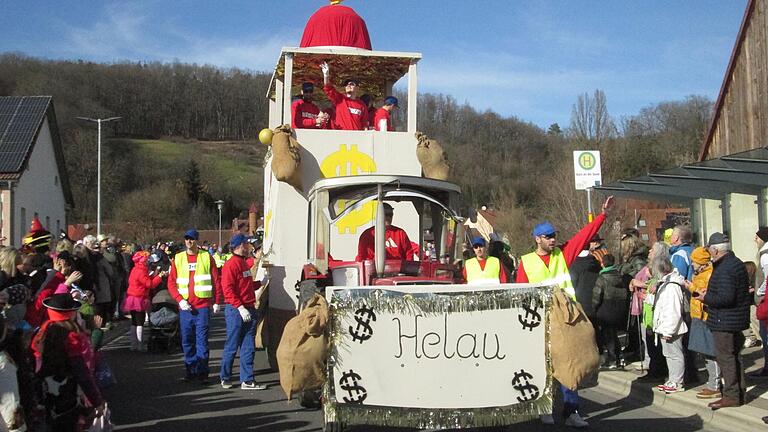 Eindrücke vom Rosenmontagszug in Aura.