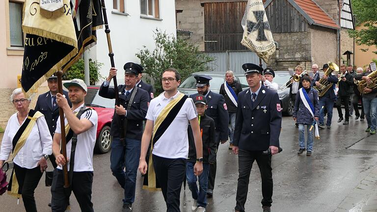 Mit einem kleinen Festzug ging es zum Festplatz, wo das Event bei geselligem Beisammensein gefeiert wurde.