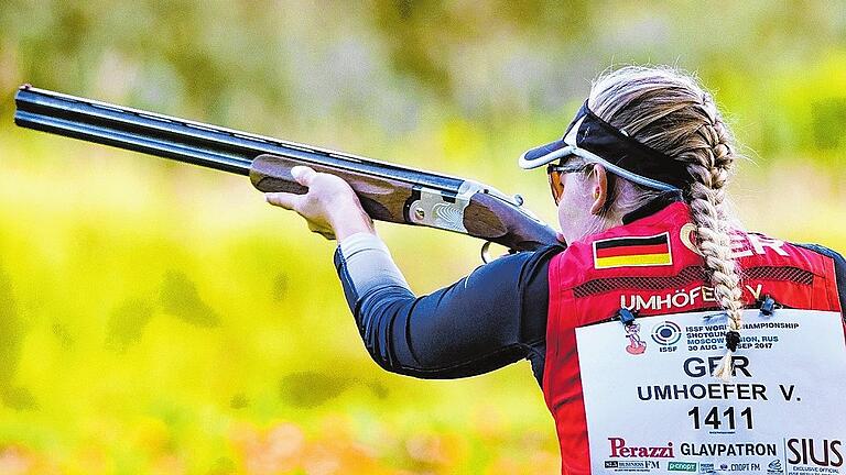 Valentina Umhöfer wartet darauf, dass die Scheiben vor ihr auftauchen. Valentina Umhöfer wartet darauf, dass die Scheiben vor ihr auftauchen.