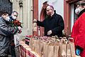 38 Gäste und 15 Helfer feiern am Samstag in der Marienkapelle in Würzburg mit der Gemeinschaft Sant'Egidio Weihnachten. Bischof Franz Jung ließ es sich nach seinem Gottesdienst im Dom nicht nehmen, auch die Menschen in der Marienkapelle zu besuchen.