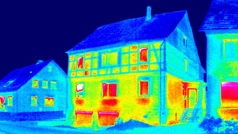 Wie viel Wärme geht in einem Haus verloren? Diese Aufnahme zeigt, wo noch Energiesparpotenzial besteht - nur eines der vielen Themen, mit denen sich das Umweltbildungszentrum beschäftigt. Wie viel Wärme geht in einem Haus verloren? Diese Aufnahme zeigt, wo noch Energiesparpotenzial besteht - nur eines der vielen Themen, mit denen sich das Umweltbildungszentrum beschäftigt.