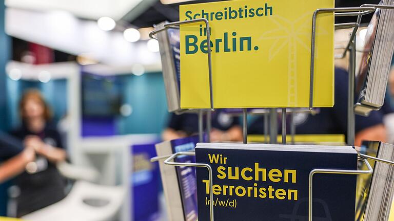 BND-Rekrutierungsutensilien       -  &bdquo;Wir suchen Terroristen&rdquo;, wirbt der BND.